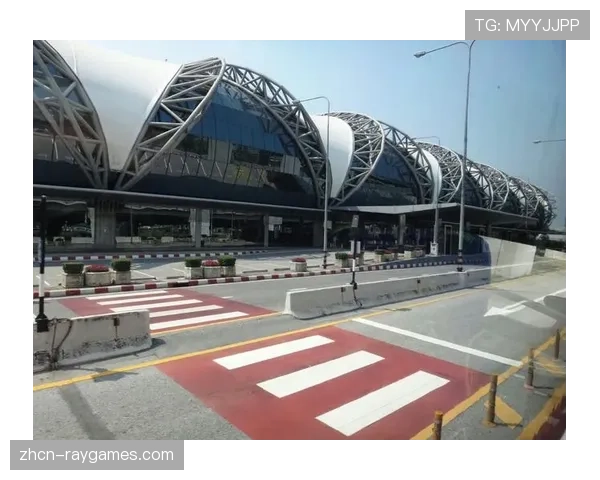 举重世界杯曼谷站首日:朝鲜选手朴明国爆冷打破男子61公斤级抓举世界纪录